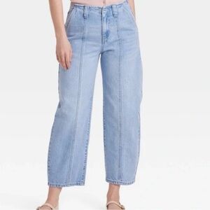 🌸NWT UNIVERSAL THREAD MID RISE BARREL JEANS SIZE 17🌸